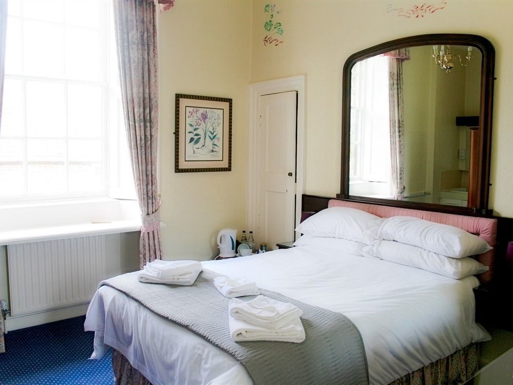 The Ilchester Arms 3* Abbotsbury